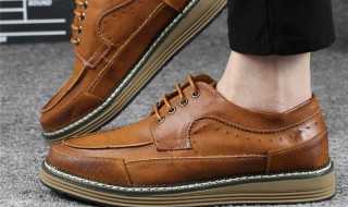 棕色皮鞋怎么搭配（棕色皮鞋配什么裤子）
