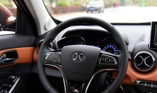 绅宝x35显示屏不亮怎么弄（绅宝x35显示屏不亮怎么回事?）