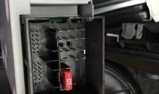 东风雪铁龙C4诊断插头在哪（东风雪铁龙c4诊断插头在哪个位置）