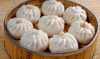 蒸好的包子为什么发黄（蒸好的包子为什么发黄了）