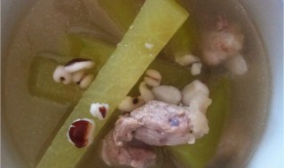 孕4月为什么要少喝汤（怀孕四个月喝水少对小孩好吗）