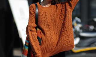 宽大毛衣怎么配外套（宽大毛衣搭配）