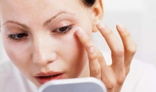 用什么东西可以提亮肤色（用什么东西可以提亮肤色的颜色）