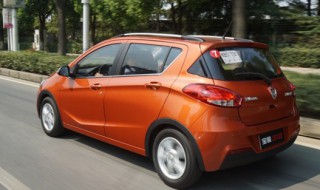 宝骏310怠速踩油门有异响 宝骏310怠速时轻微抖动