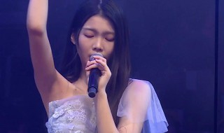 弹簧的长裙蓬松的头发是哪一集（弹簧头发型图片）