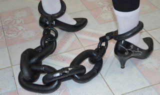 脚镣和脚铐有什么区别 脚镣和脚的间隙多大