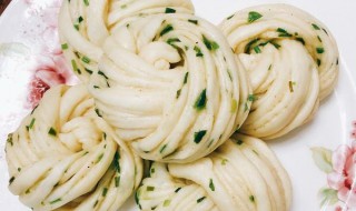 椒盐葱花卷步骤（椒盐葱花饼的家常做法窍门）