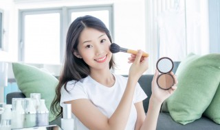 化妆初学步骤（初学者化妆教学视频）