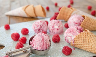 酸奶草莓雪糕教程（酸奶草莓雪糕教程视频）