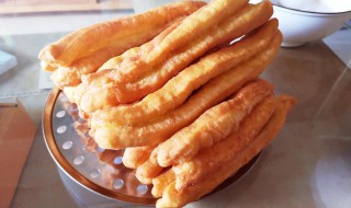 炸蓬松油条的做法和配方 怎样炸膨松多孔的油条