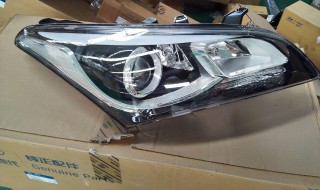 汽车大灯灯泡怎么更换 汽车大灯灯泡怎么更换图解