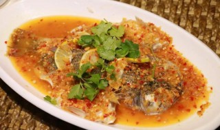 青蒸鲈鱼怎么做（青蒸鲈鱼怎么做好吃）