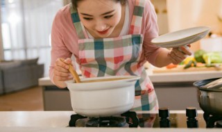 丝瓜鲜草菇鱼片汤 丝瓜草鱼汤的做法