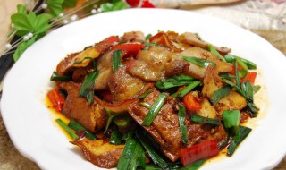 豆干烧回锅肉（豆干回锅肉的做法）