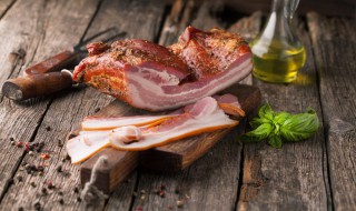 腊肉土豆片（腊肉土豆片的家常做法）