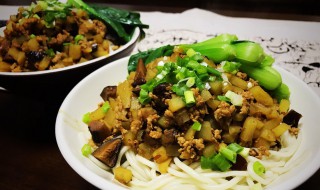 豇豆土豆丝炸酱面（豇豆粒炸酱面）