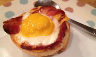 蛋煎培根吐司片（蛋煎培根吐司片怎么做）