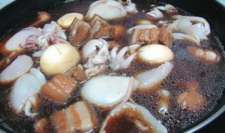 小墨鱼红烧肉加蛋(小墨鱼红烧肉加蛋黄的做法)