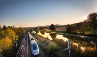 甲油胶可以带上高铁吗（20瓶甲油胶可以带上高铁吗）