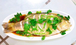 清蒸鲈鱼需要蒸多长时间 蒸鲈鱼怎么蒸好吃又简单