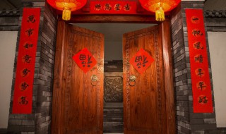 贴对联的左右顺序是怎样的(贴对联的左右顺序是怎样的图片)