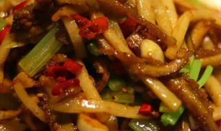 鹅掌配酸萝卜（鹅掌炖酸萝卜）