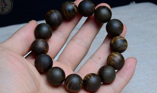 紫檀手串怎么挑选(紫檀手串怎么挑选最好)