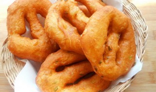 炸油饼的做法和配方 炸油饼的做法和配方 酥脆蓬松视频