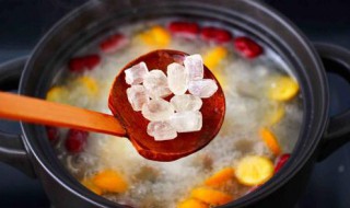 冰糖炖小金桔桂圆枸杞(金桔桂圆红糖煮水的功效)