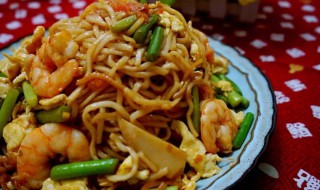 蚝油虾仁浇汁炒面的做法 蚝油虾仁浇汁炒面的做法视频