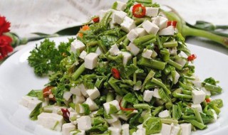 蛋白拌香椿（香椿拌蛋黄）