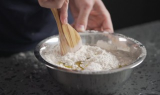 高筋面粉是怎么制成的 高筋面粉是怎么做成的