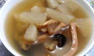 鱿鱼白萝卜汤（鱿鱼白萝卜汤可以和鸡蛋虾米一起吃吗）