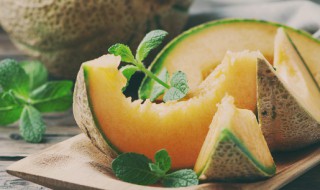 哈密瓜发苦了是不是不能吃了（哈密瓜发苦了还能吃吗）