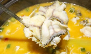 白菜莴笋酸辣鱼怎么做 白菜莴笋酸辣鱼怎么做才好吃