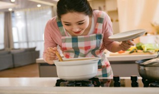 清汤的土鸡怎么做才好吃（清汤的土鸡怎么做才好吃呢）