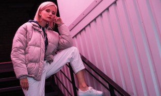 怎么清洗羽绒服的污渍(怎么清洗羽绒服的污渍)