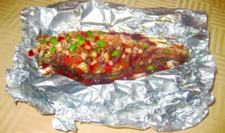 铝箔纸怎么做鱼（铝箔纸怎么做鱼竿）