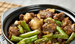 用电饭煲焖排骨豆角怎么做呀 用电饭煲焖排骨豆角怎么做呀视频