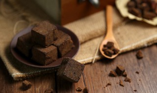 黑糖是用什么做出来的（黑糖用什么材料做成的）