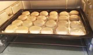 烤箱烤面饼底部不变糊的方法 烤箱烤面饼底部不变糊的方法是什么