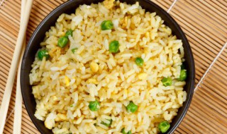 西红柿辣椒鸡蛋炒饭怎么做（西红柿辣椒炒鸡蛋怎么做好吃好看窍门）