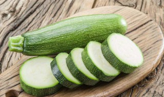 西葫芦饺子馅怎么做不爱出水 西葫芦饺子馅的做法大全家常菜