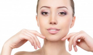 哪种洗脸方法不伤害皮肤(用什么洗脸健康)