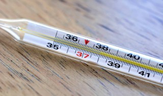 温度计里水银是什么样的（温度计里是水银吗?）