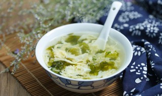 鸡蛋紫菜汤的家常做法（鸡蛋紫菜汤的家常做法大全）