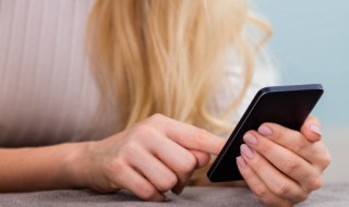 手机看电视为什么会自动锁屏(手机看电视总是自动锁屏)