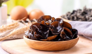 白菜炒木耳怎么炒好吃（白菜炒木耳怎么炒好吃又简单）