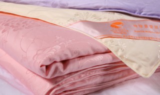 蚕丝被鉴别方法（蚕丝被鉴别方法视频教程）