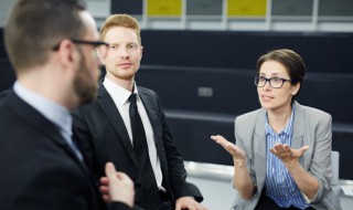 做销售刚加客户微信怎么聊天 做销售刚加客户微信怎么聊天的